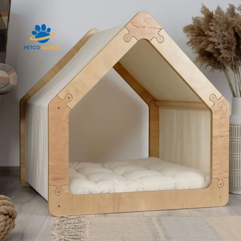 Nhà chó mèo Harmony mái vải trắng đặt cạnh bình hoa lau trang trí phòng khách