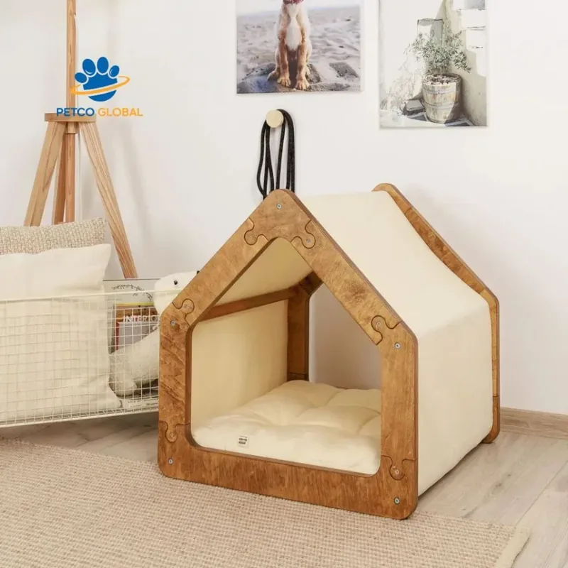 Nhà chó mèo Harmony phối màu gỗ nâu cánh gián đặt trong phòng ngủ ấm cúng